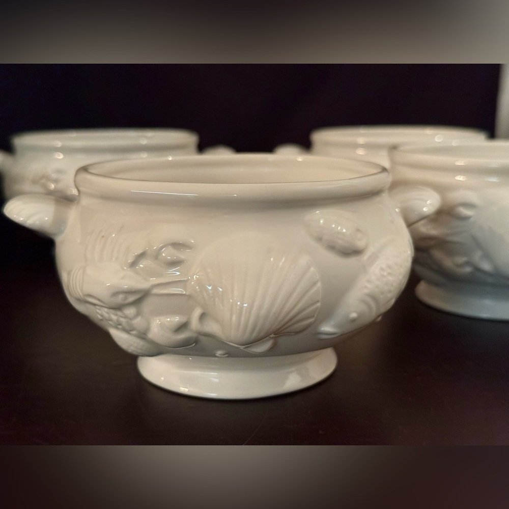 4 Seafood Embossed chowder/soup bowls. 2.75 Cups
